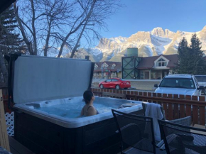 Private Hot Tub / Yard /Patio - A/C- Mountain View Vacation Home